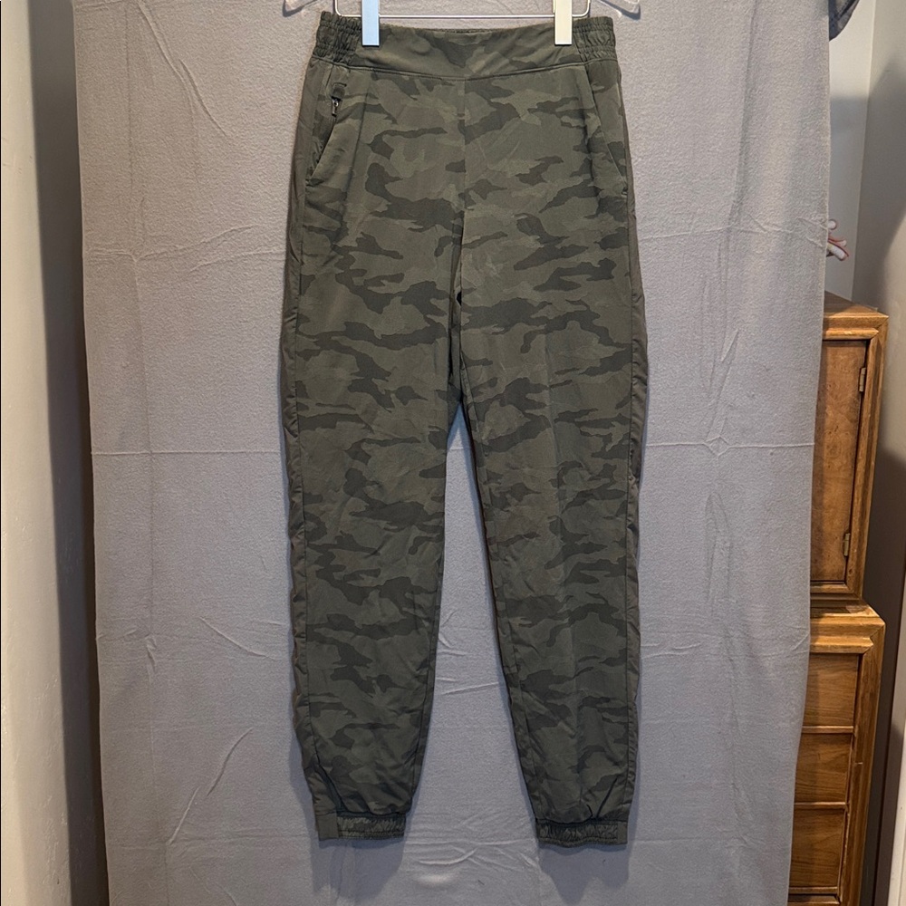 Athleta Brooklyn Lined Olive Green Textured Joggers 8 TALL